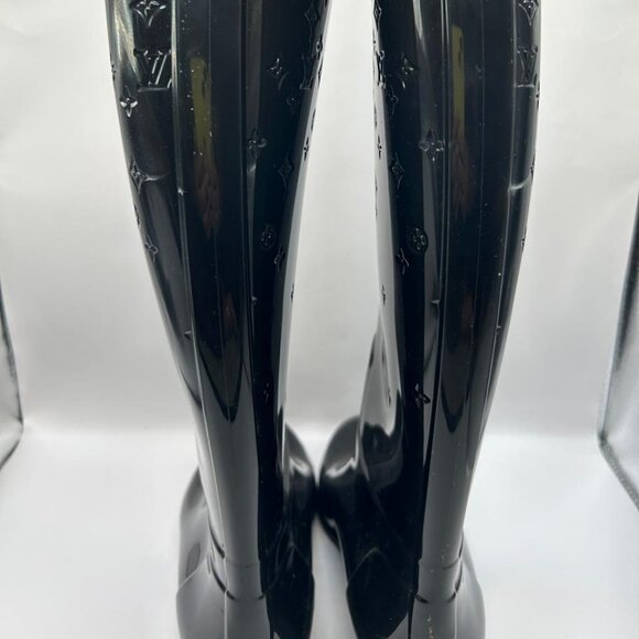 LOUIS VUITTON RAIN BOOTS - Picture 4 of 7